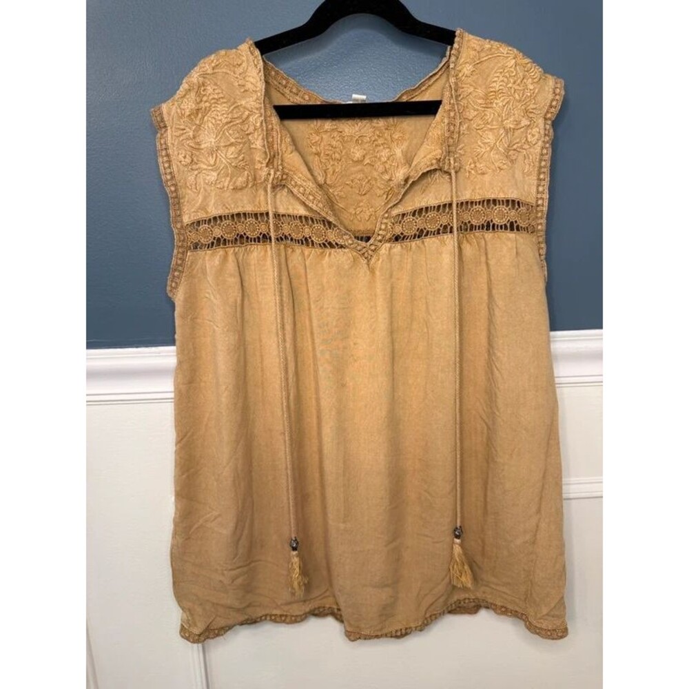 Solitaire Women’s Embroidered Boho Sleeveless Top Beige/Tan Size Small